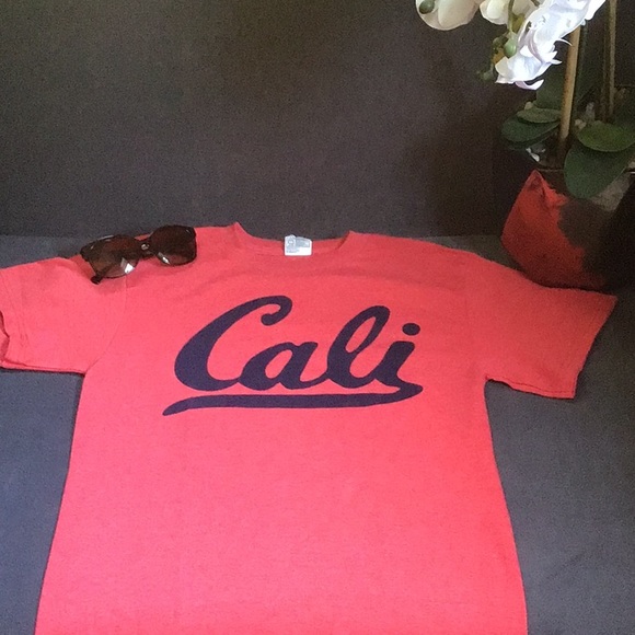 Activewear T-shirt- Size small - brand new and excellent quality - Picture 1 of 7